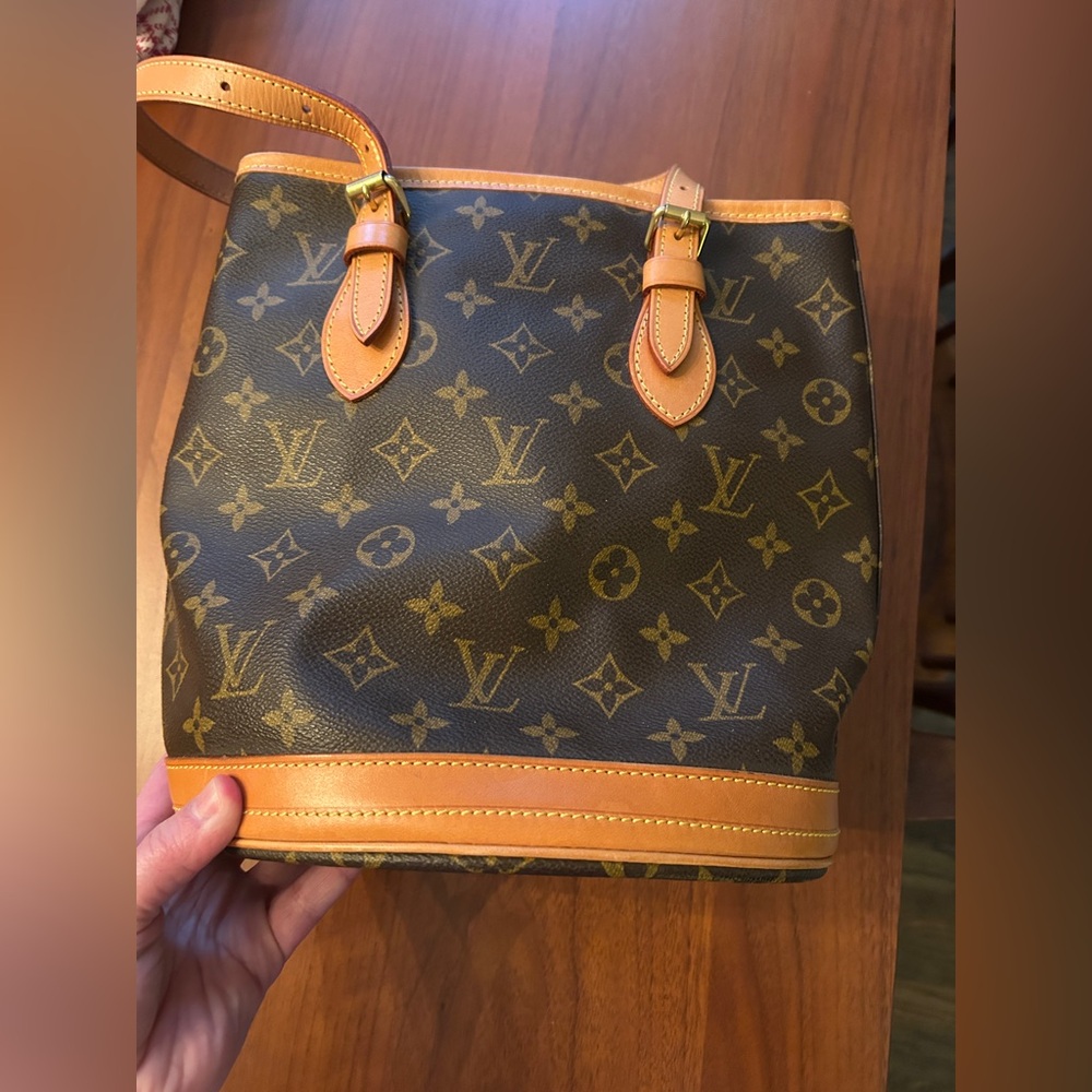 Louis Vuitton
Monogram Bucket Petit - Picture 8 of 13